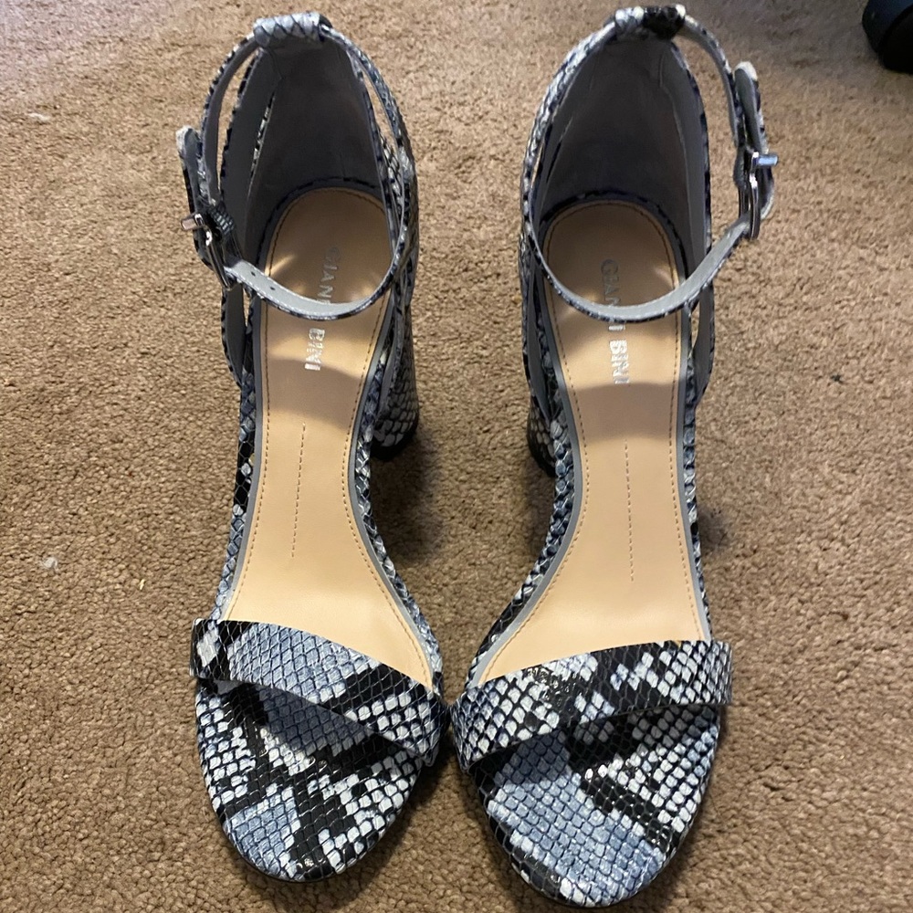Gianni Bini snake print wedges
